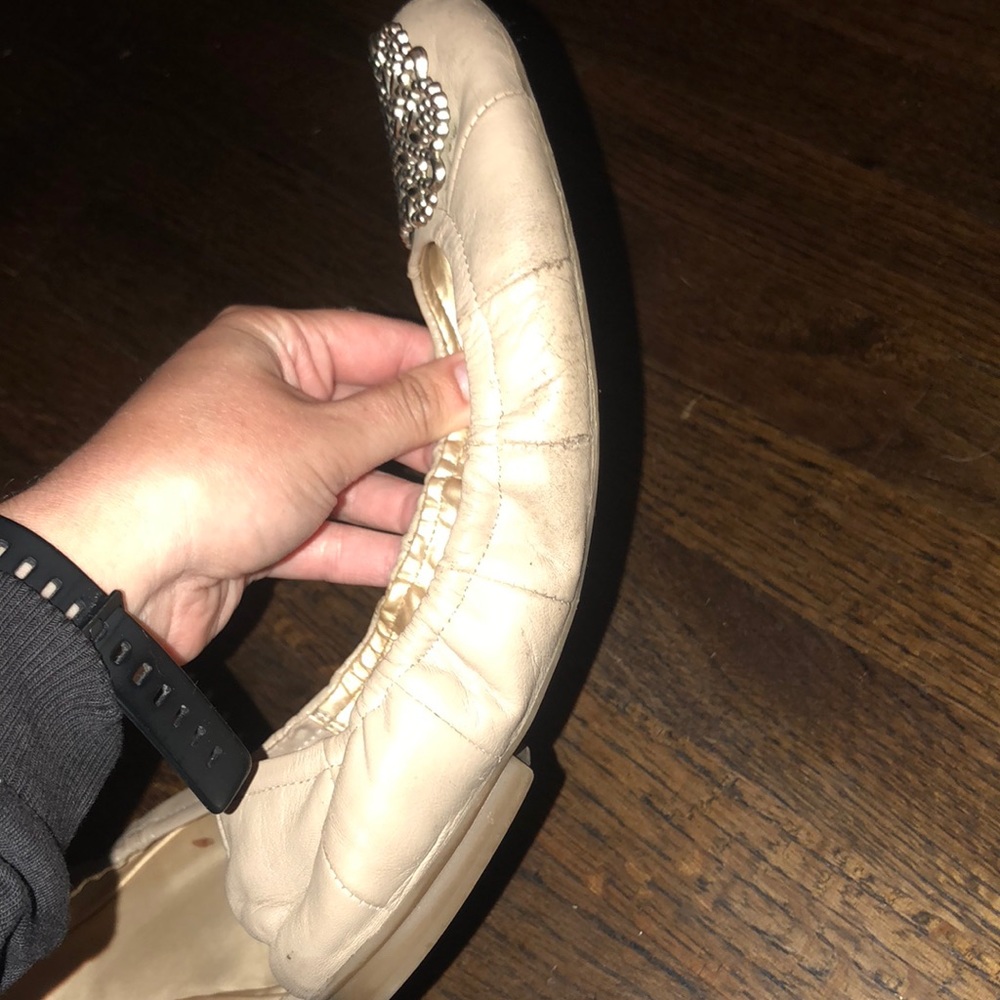 Tan & gold Tahari flats - Picture 12 of 13